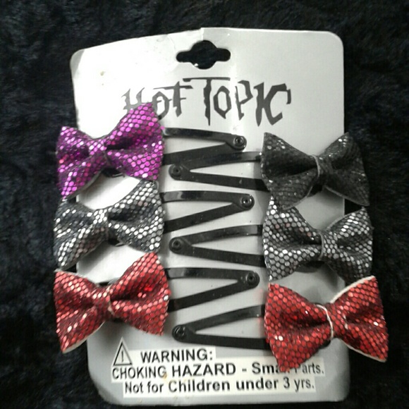 Hot Topic Accessories - Hair clips